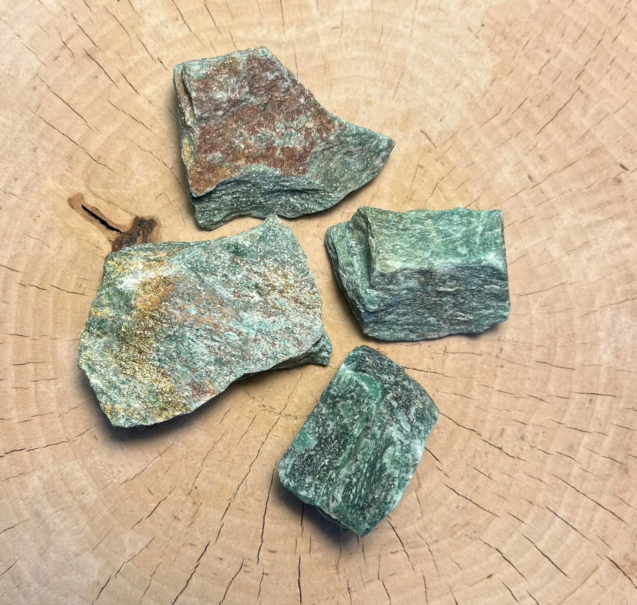 Fuchsyt z awenturynem (surowy)