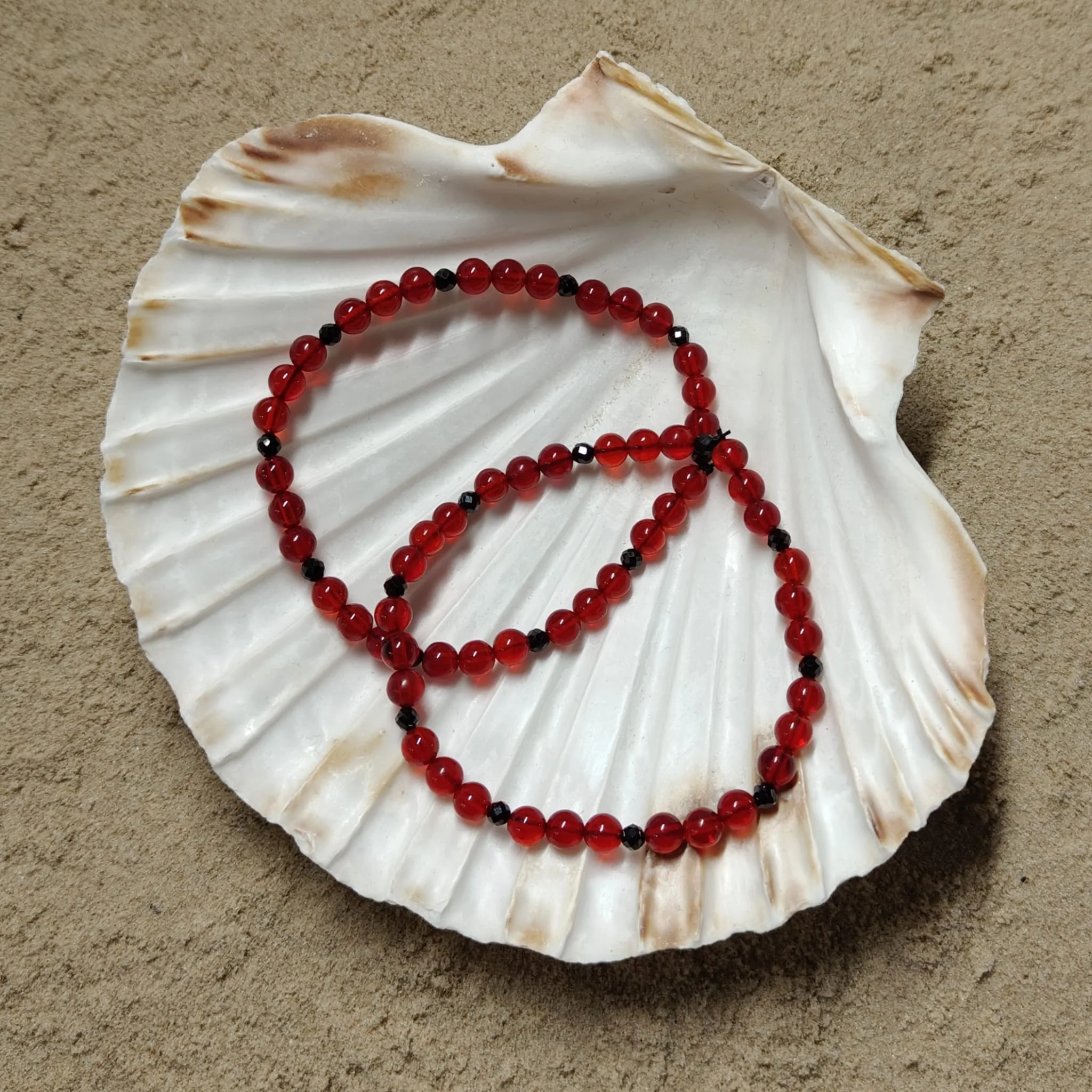 Bransoletka „Bursztyn wiśniowy” na gumce