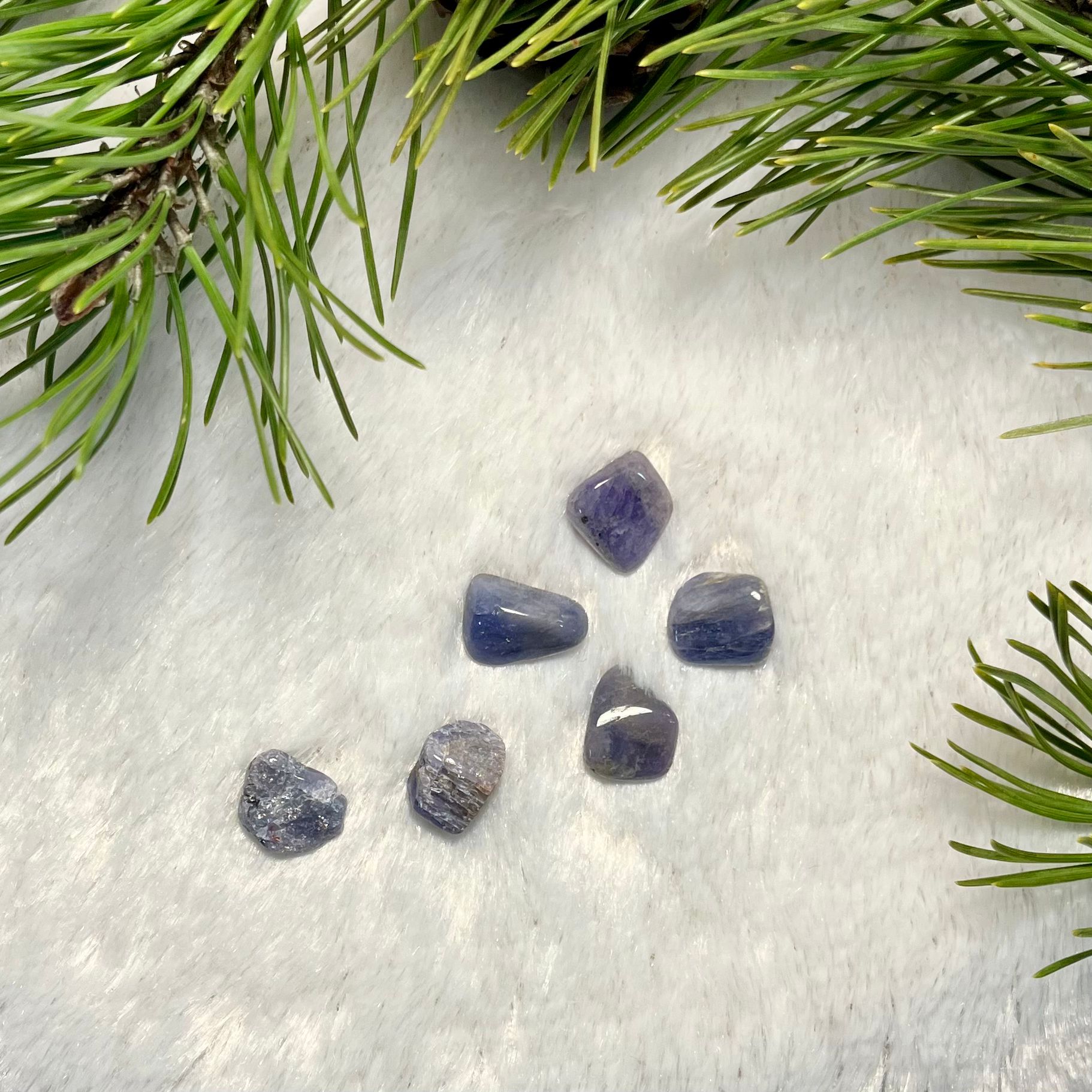 Tanzanit (polerowany)