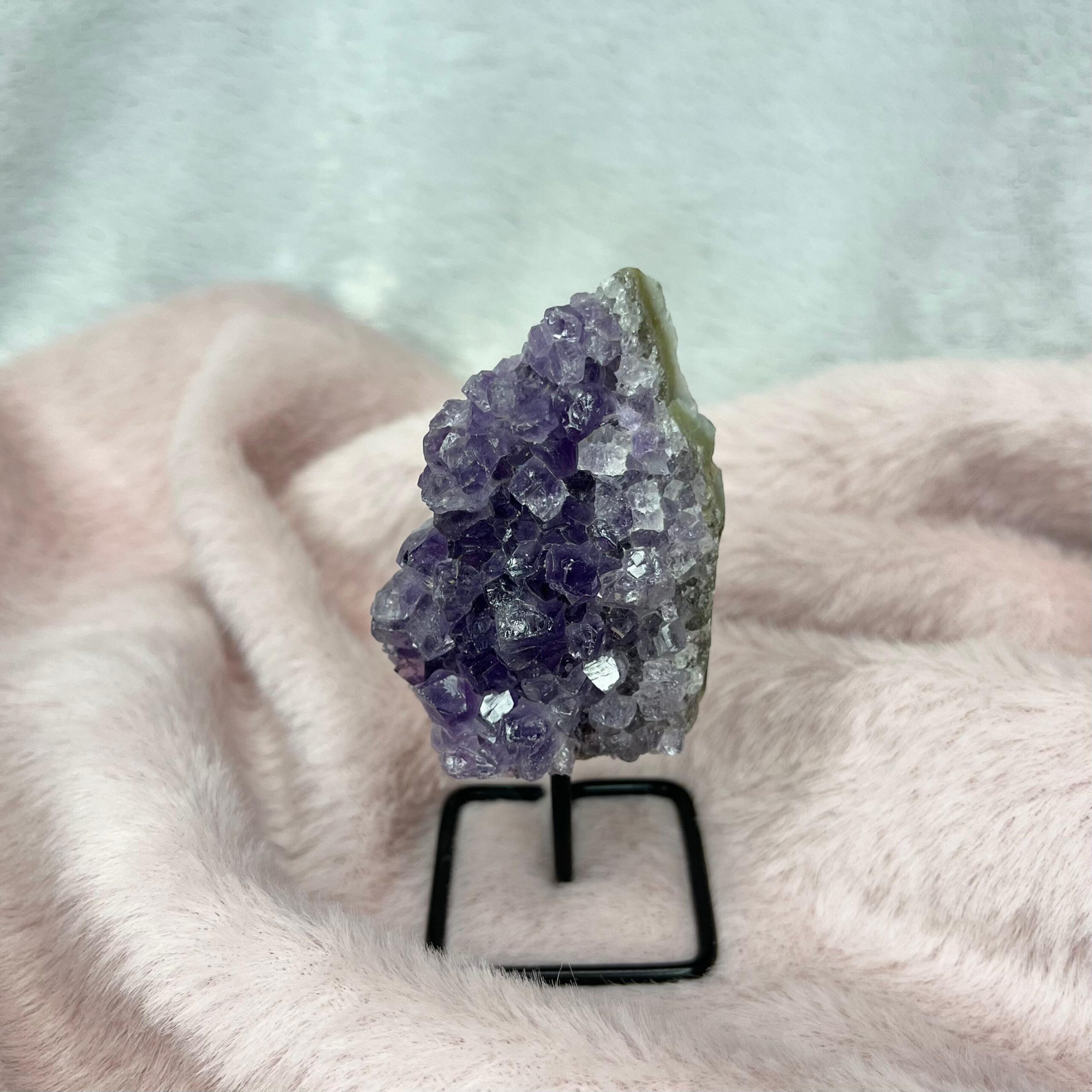 Ametyst na stojaku [2] (surowy)