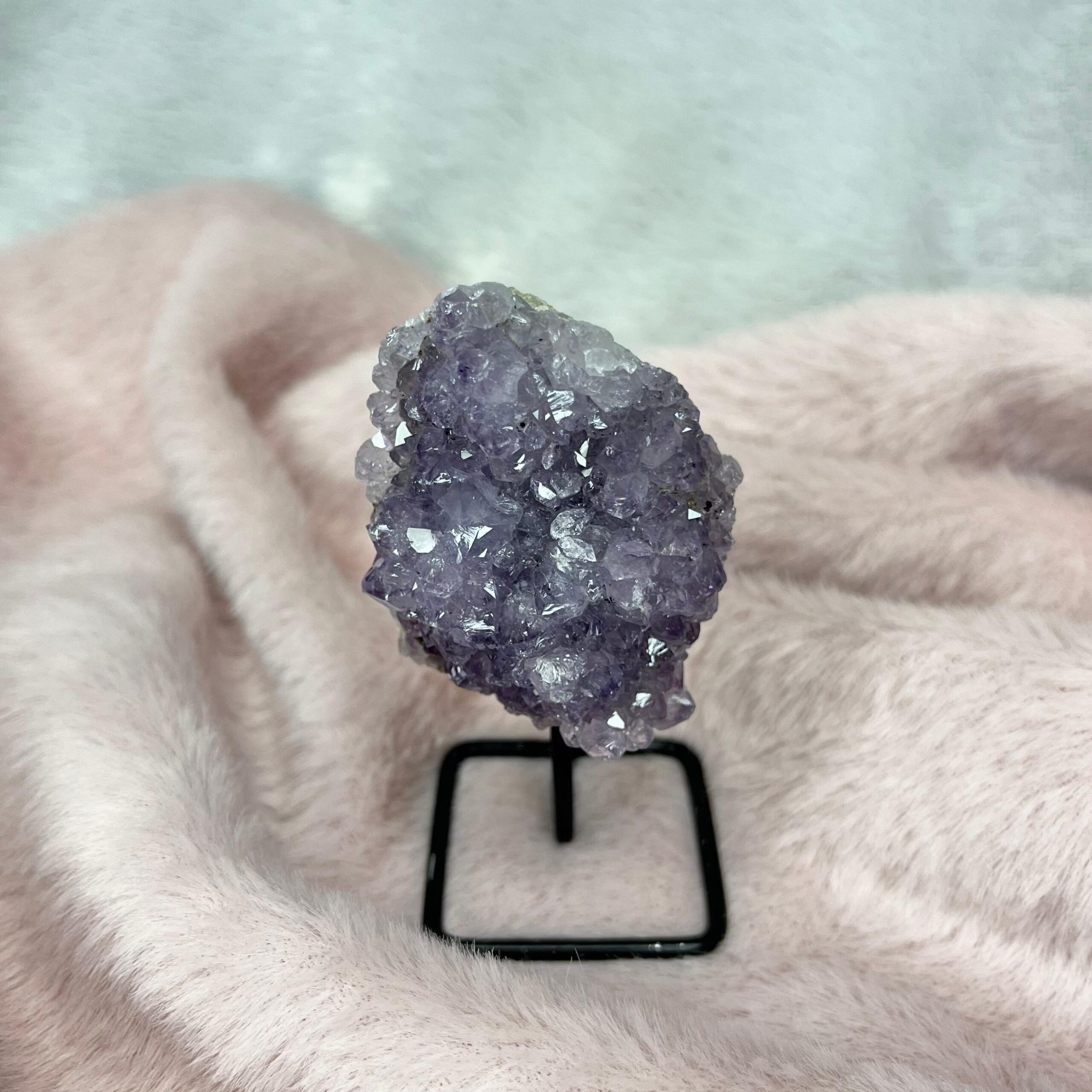 Ametyst na stojaku [3] (surowy)