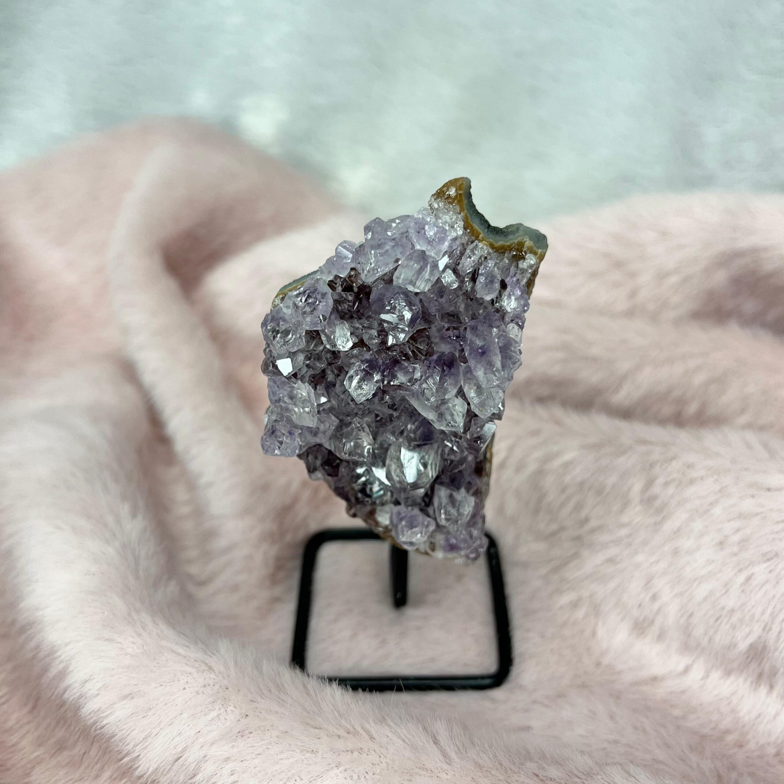 Ametyst na stojaku [5] (surowy)