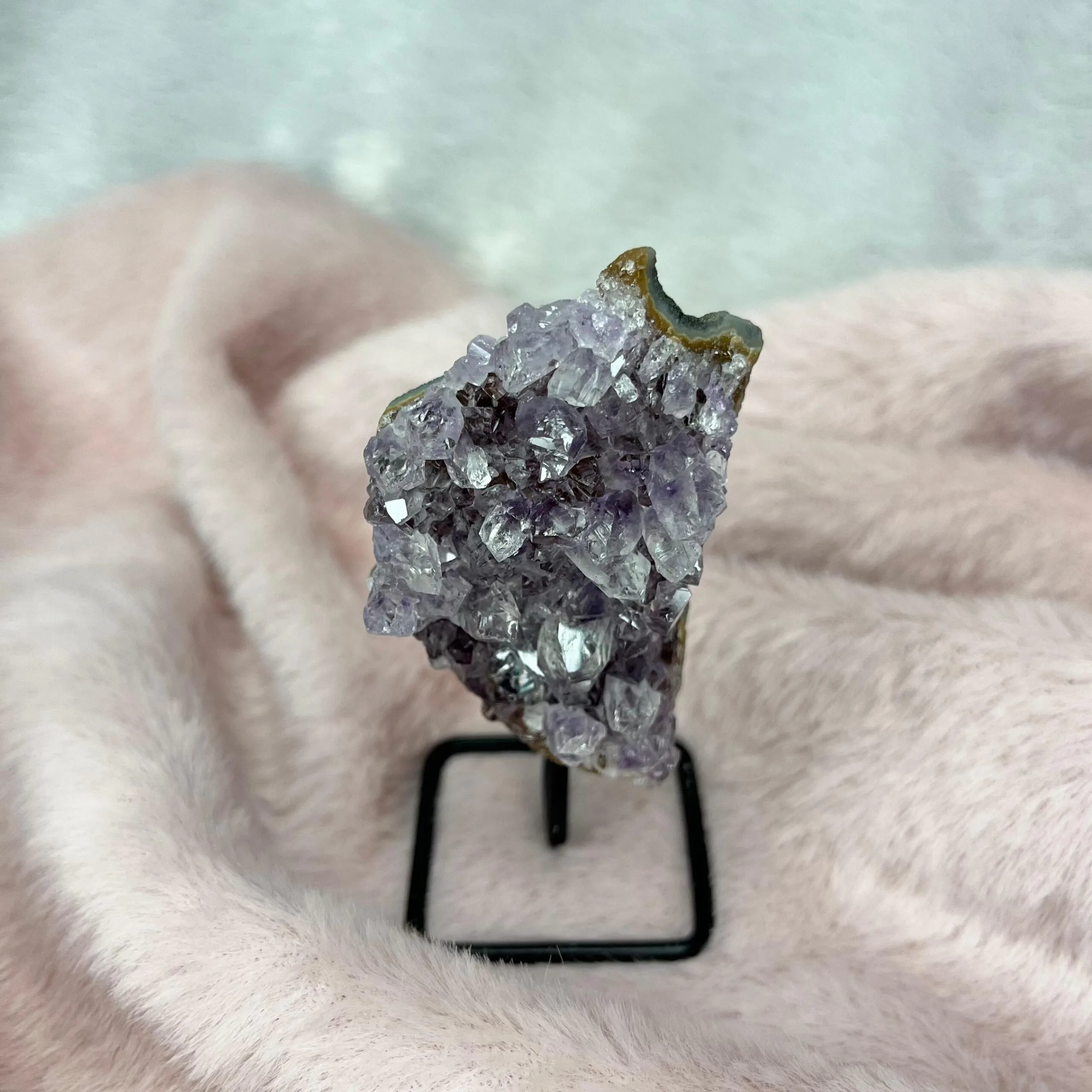 Ametyst na stojaku [5] (surowy)