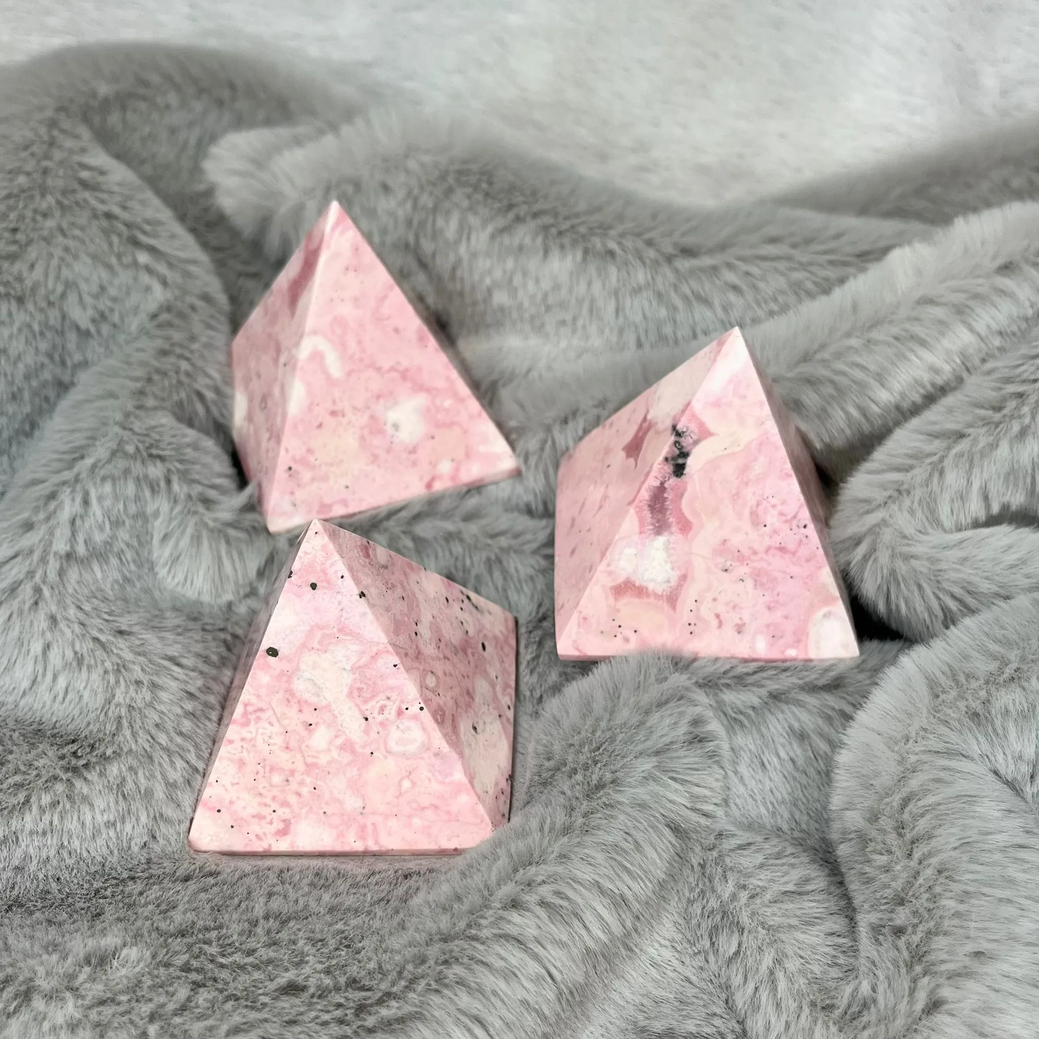 Rodonit piramida (polerowana)