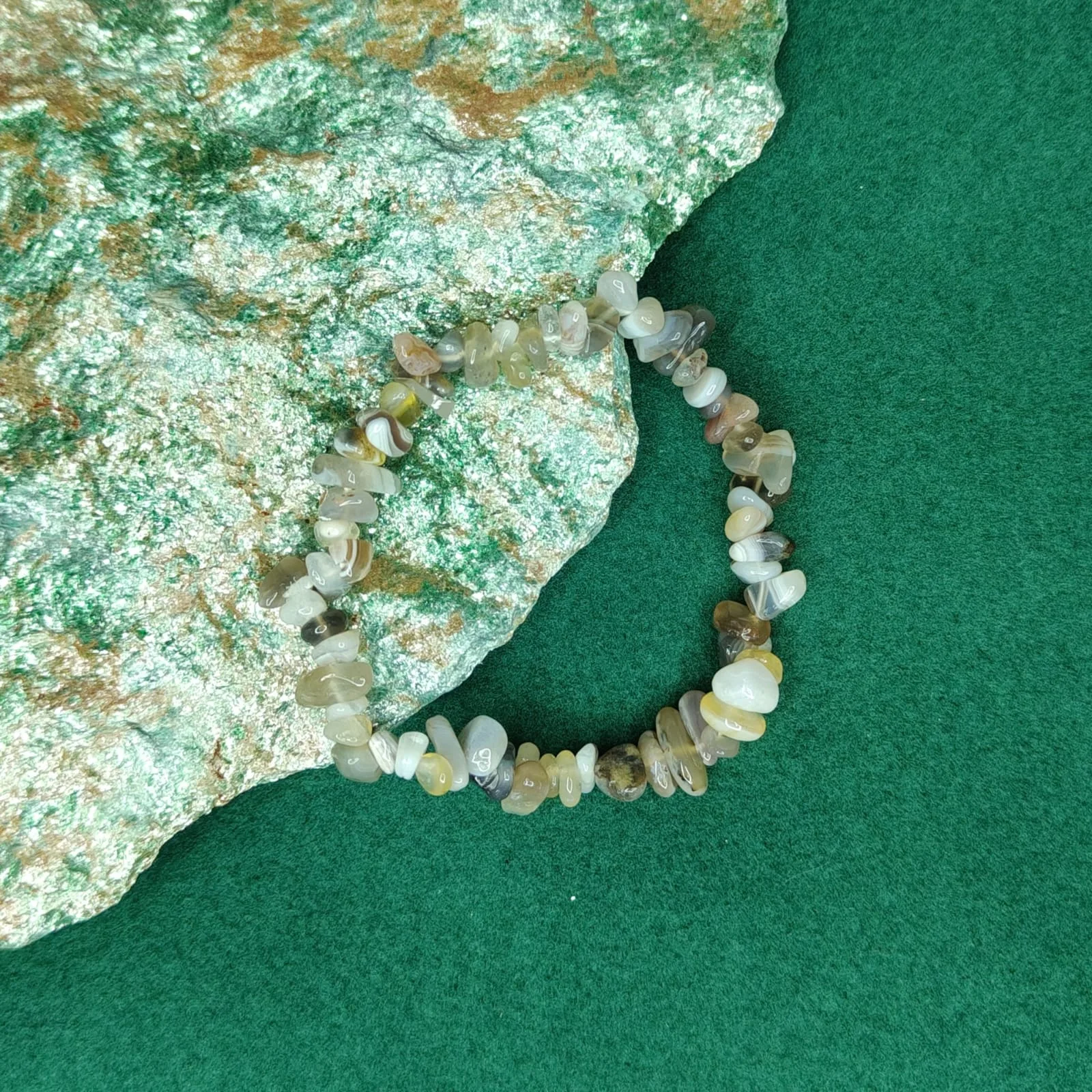 Bransoletka „Agat” z drobnych kamieni