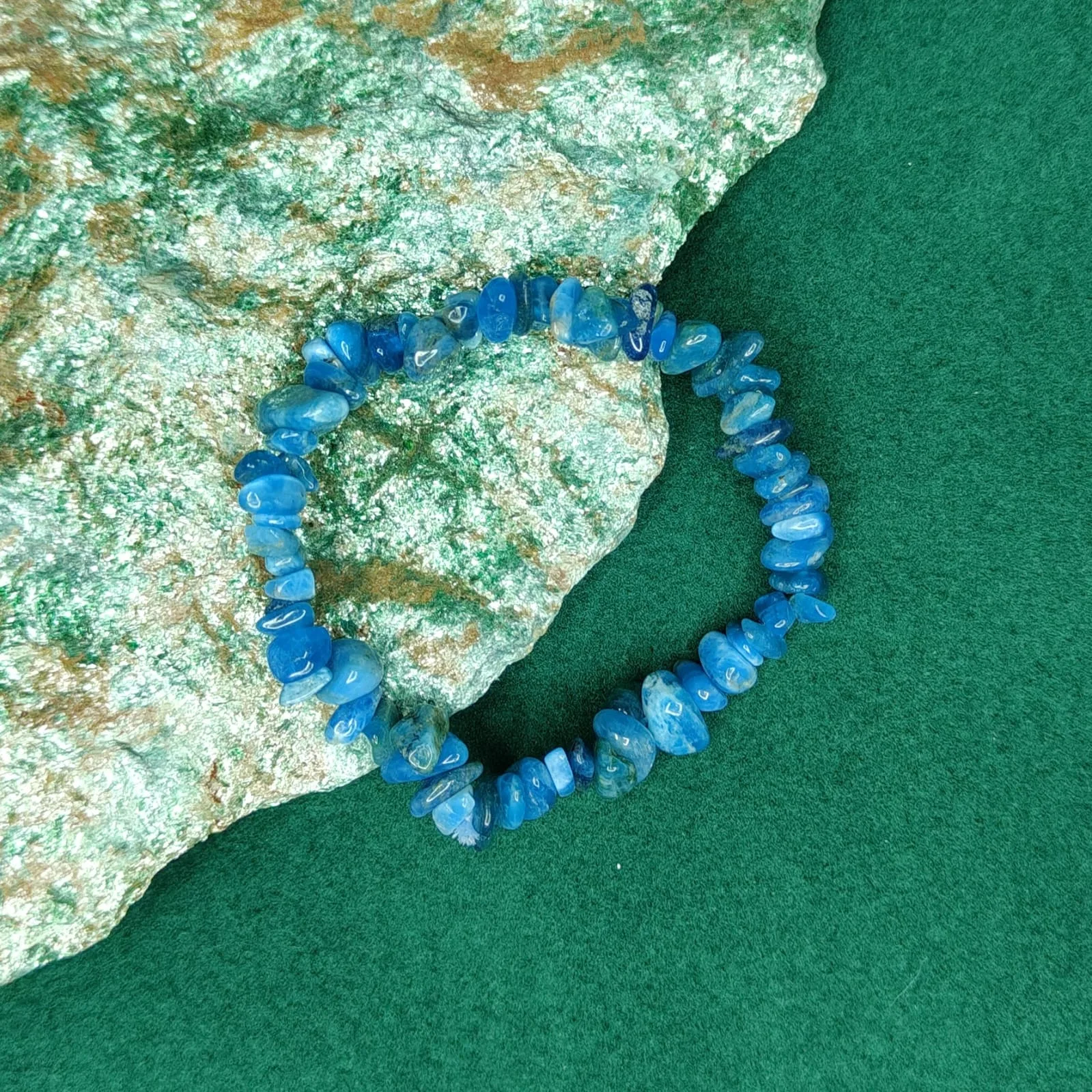 Bransoletka „Apatyt” z drobnych kamieni