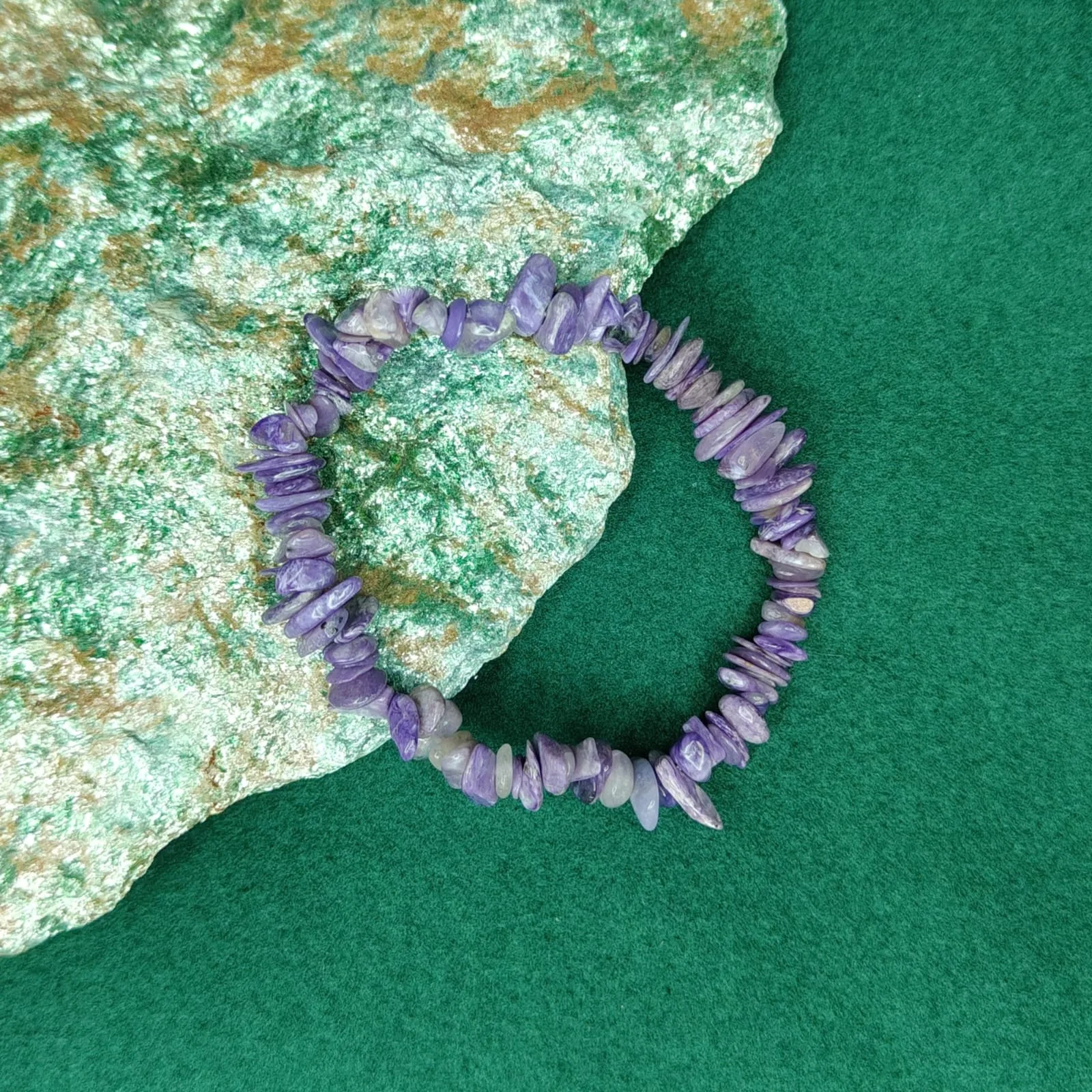 Bransoletka „Czaroit” z drobnych kamieni