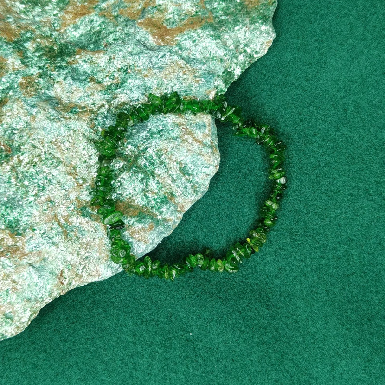 Bransoletka „Diopsyd” z drobnych kamieni