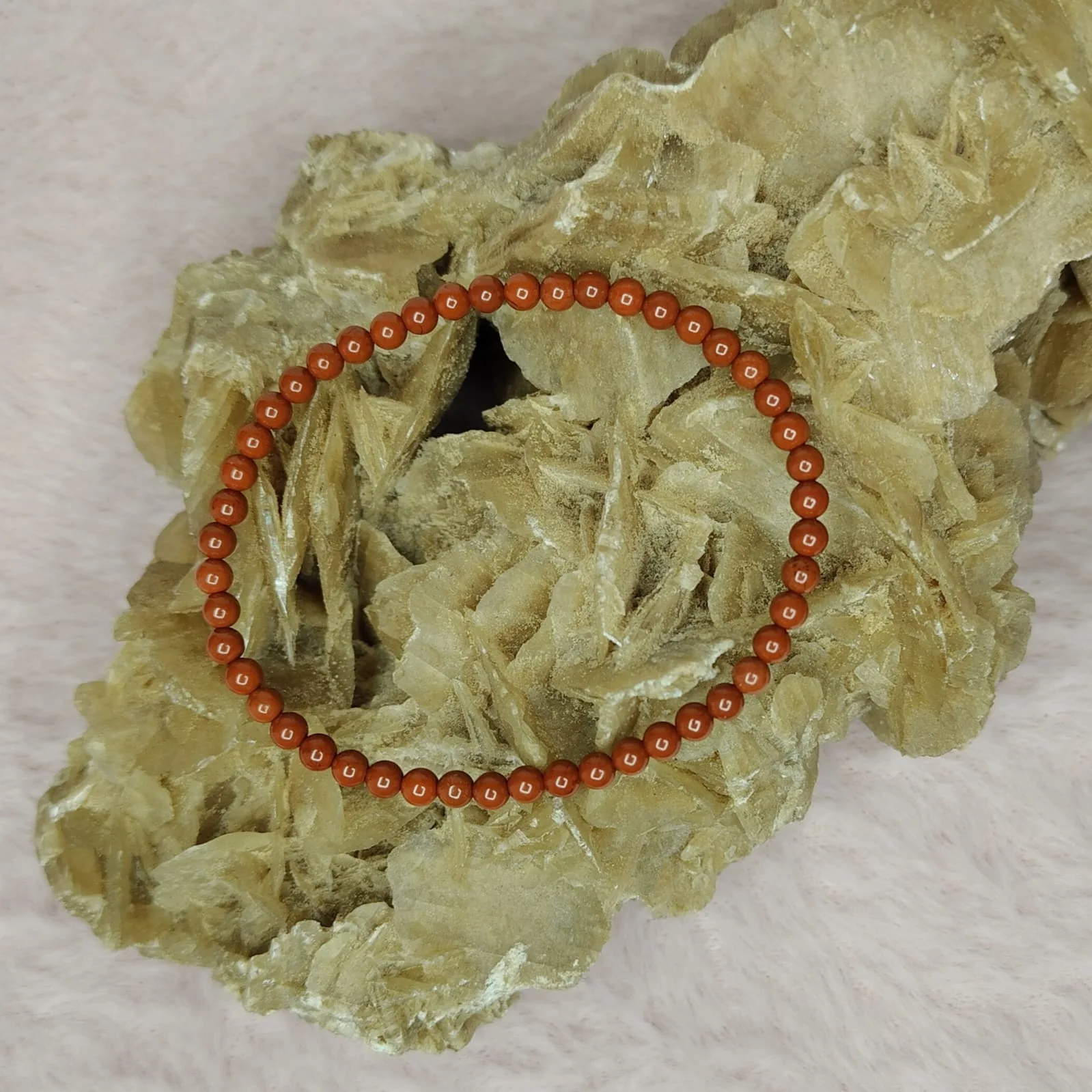 Bransoletka „Jaspis czerwony” na gumce