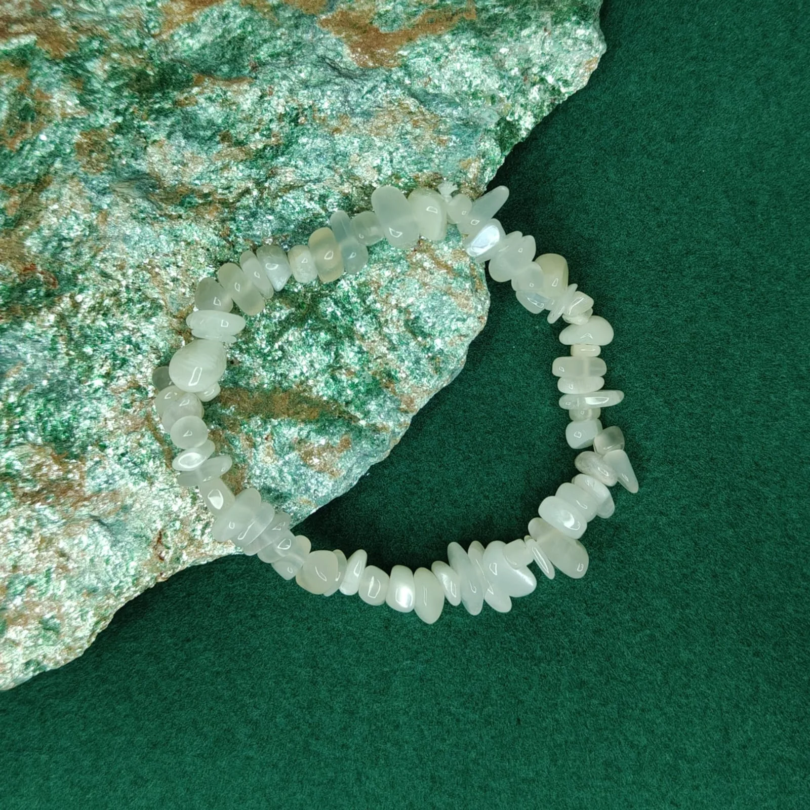 Bransoletka „Kamień księżycowy” z drobnych kamieni