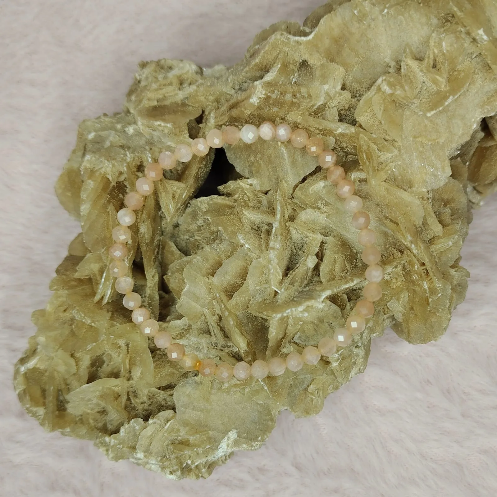 Bransoletka „Kamień słoneczny” na gumce