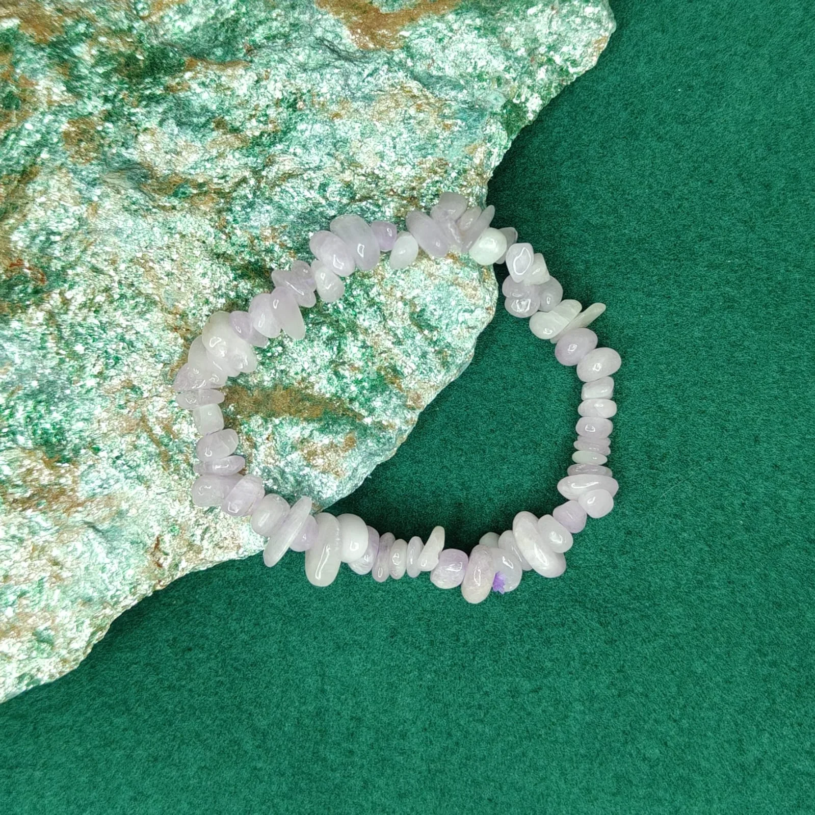 Bransoletka „Kunzyt” z drobnych kamieni