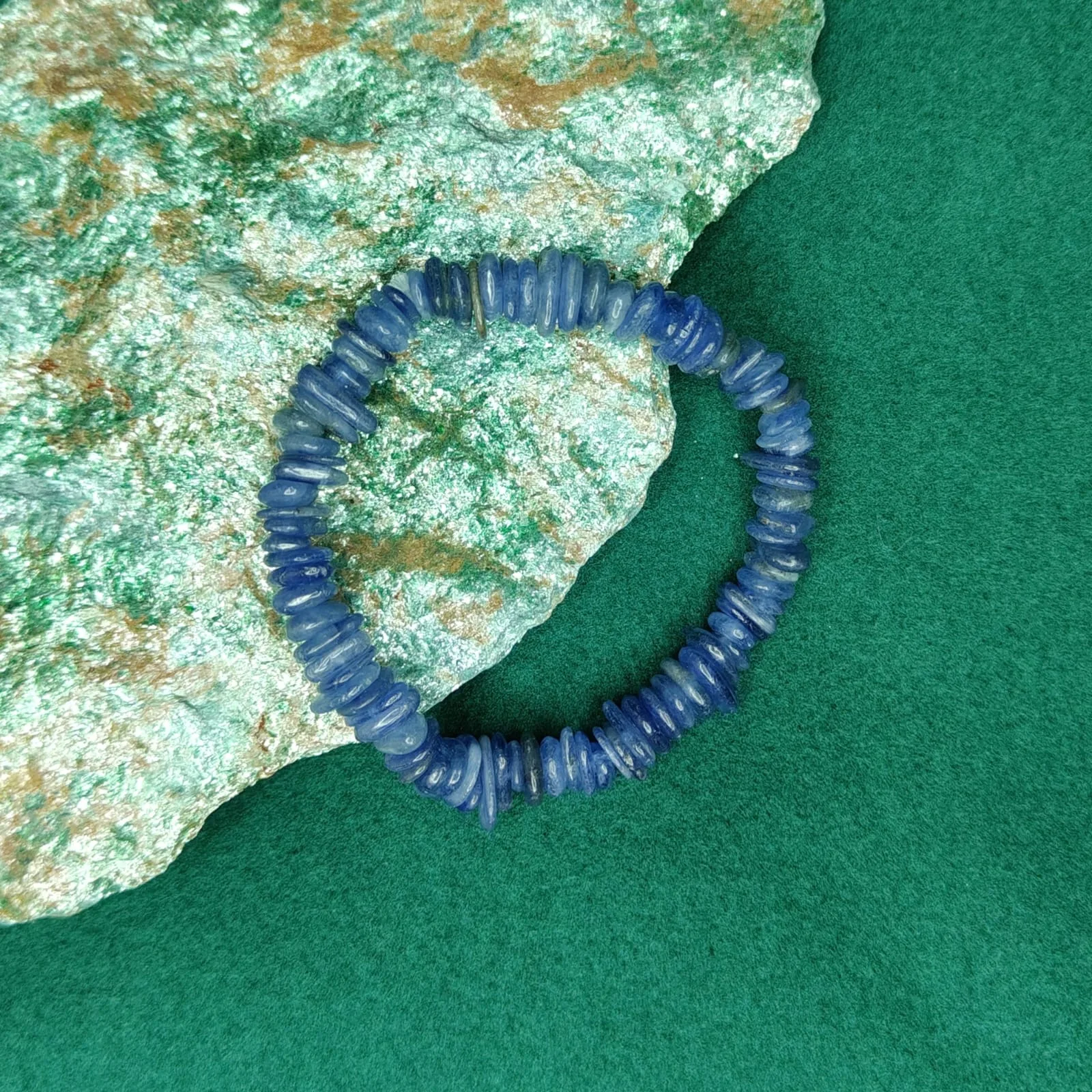 Bransoletka „Kyanit niebieski” z drobnych kamieni