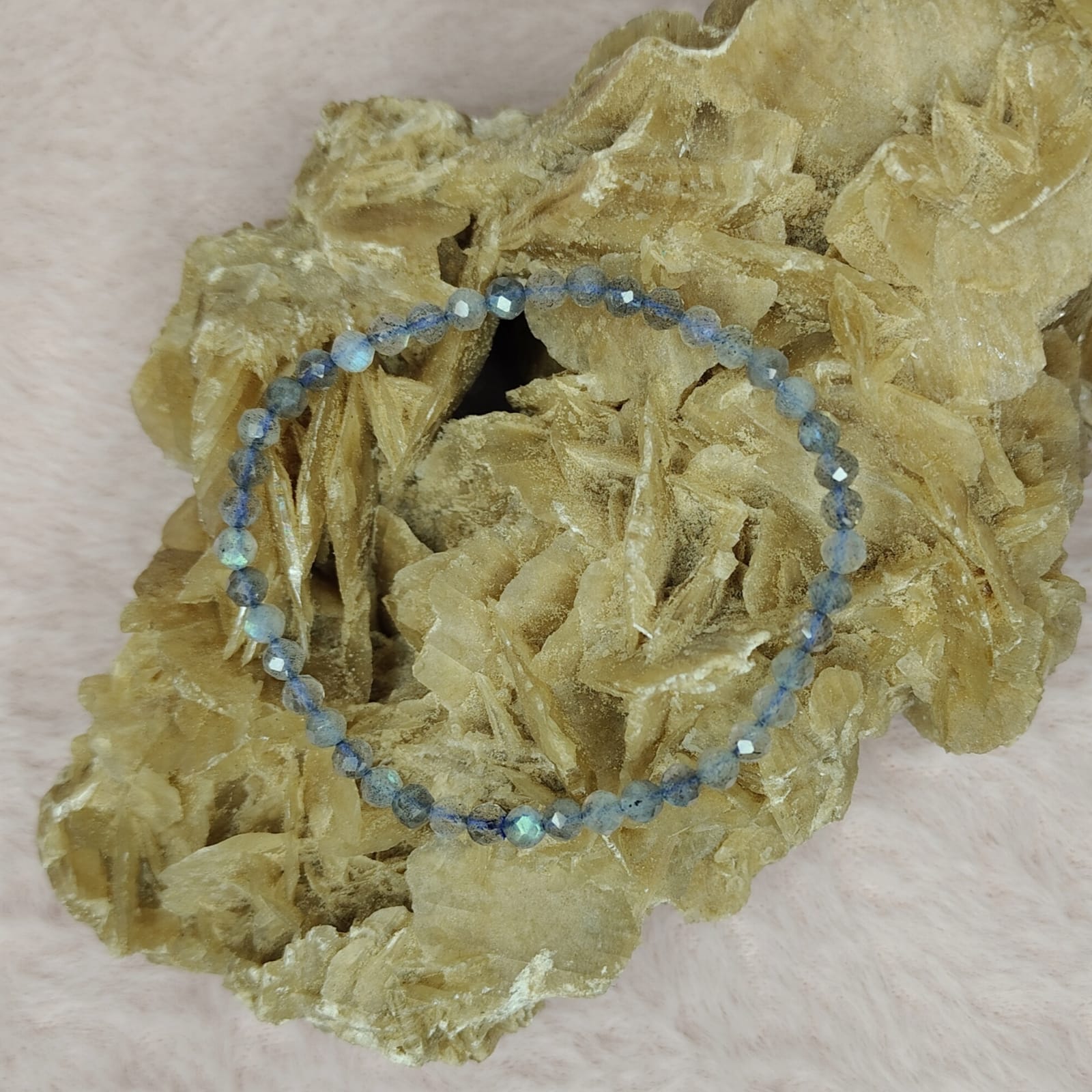 Bransoletka „Labradoryt” na gumce