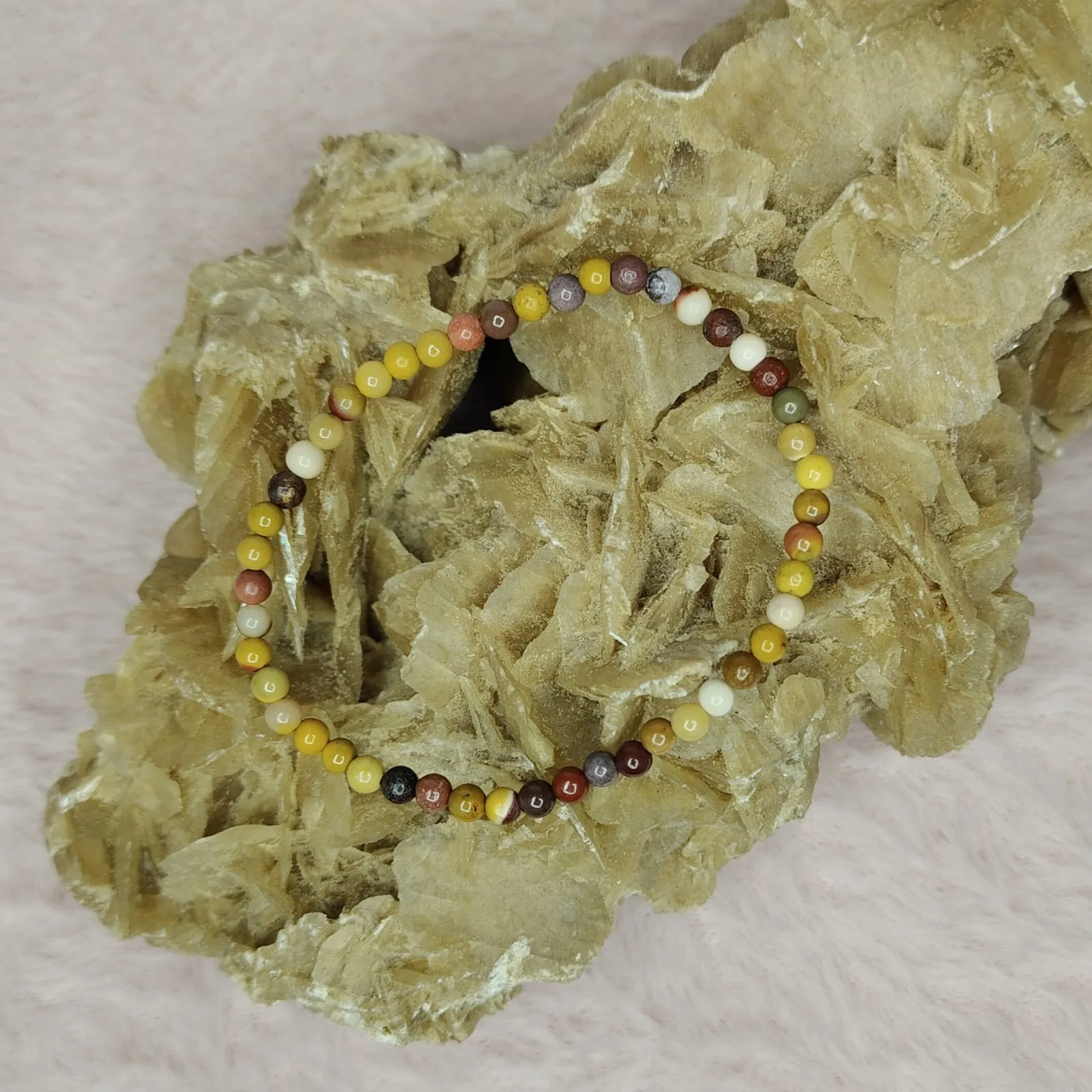 Bransoletka „Mookait” na gumce