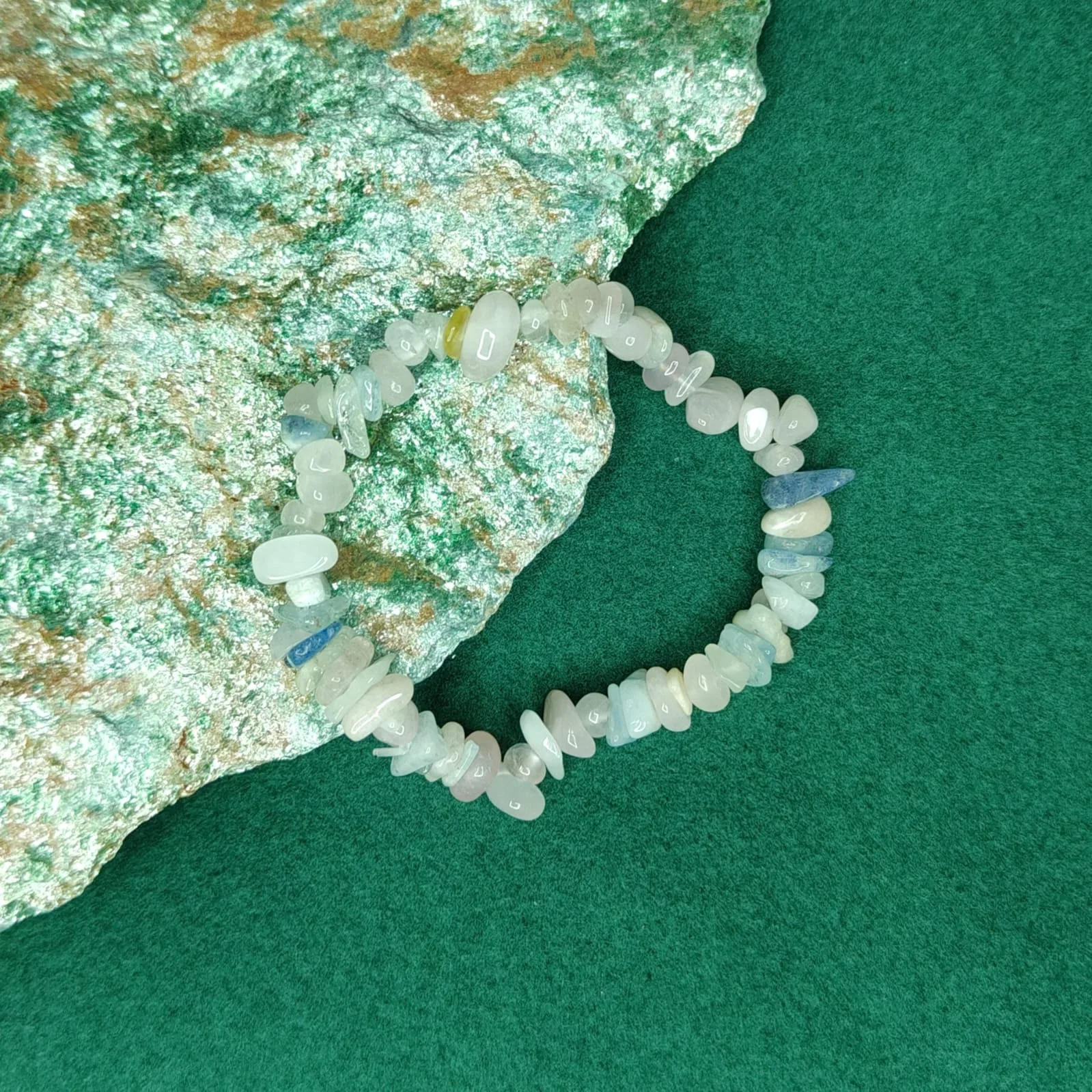 Bransoletka „Morganit” z drobnych kamieni