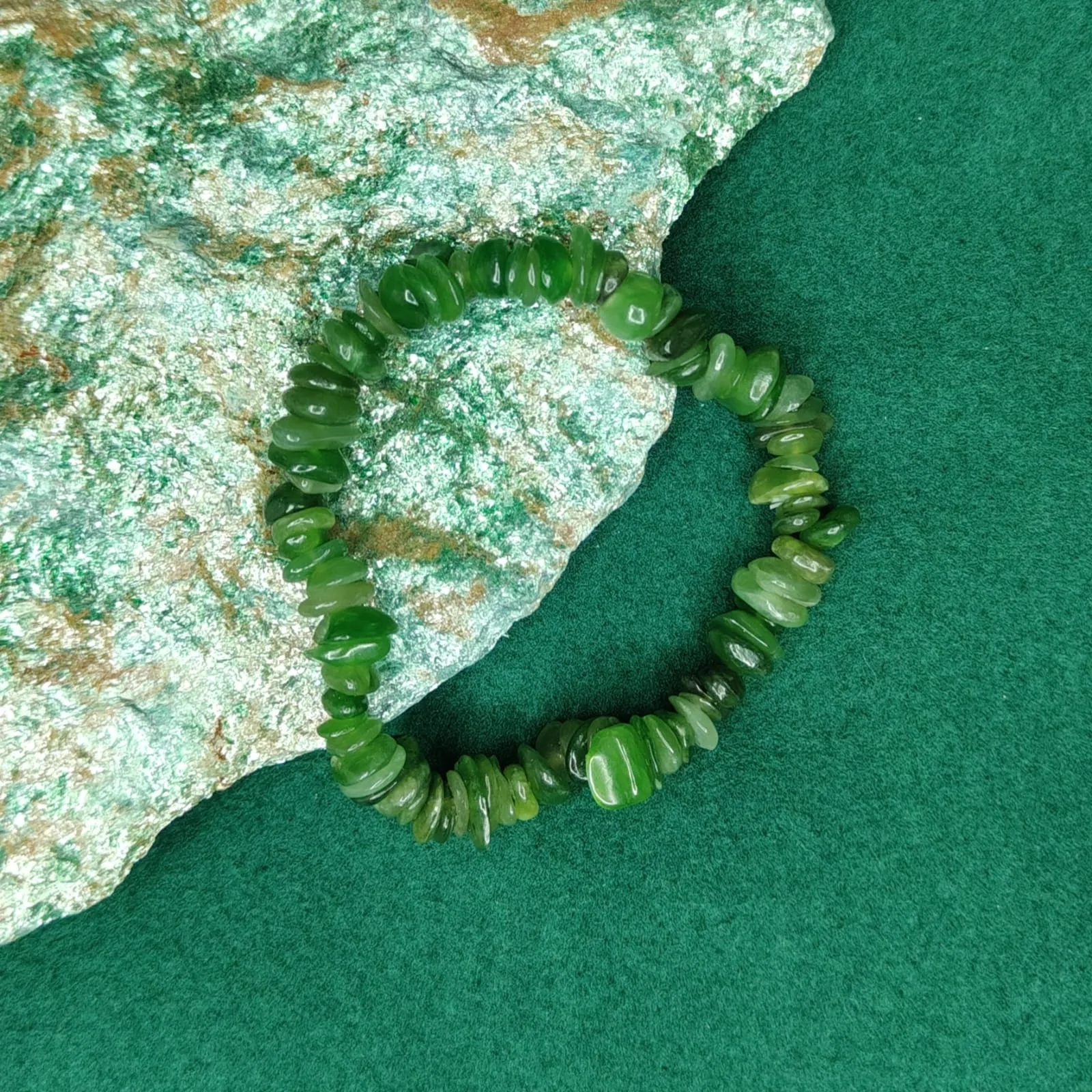Bransoletka „Nefryt” z drobnych kamieni