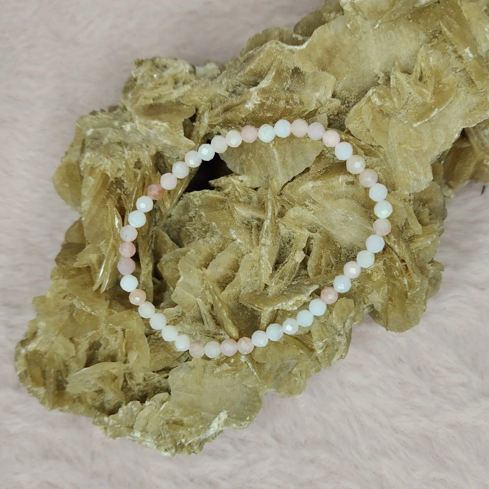 Bransoletka „Opal różowy” na gumce