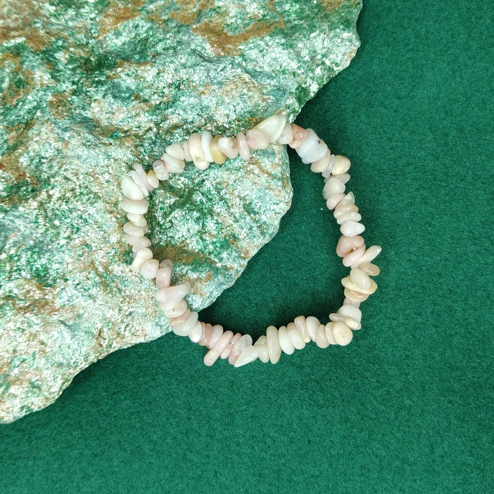 Bransoletka „Opal różowy” z drobnych kamieni