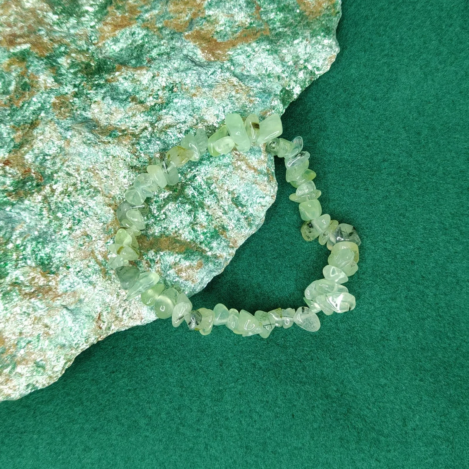 Bransoletka „Prehnit” z drobnych kamieni