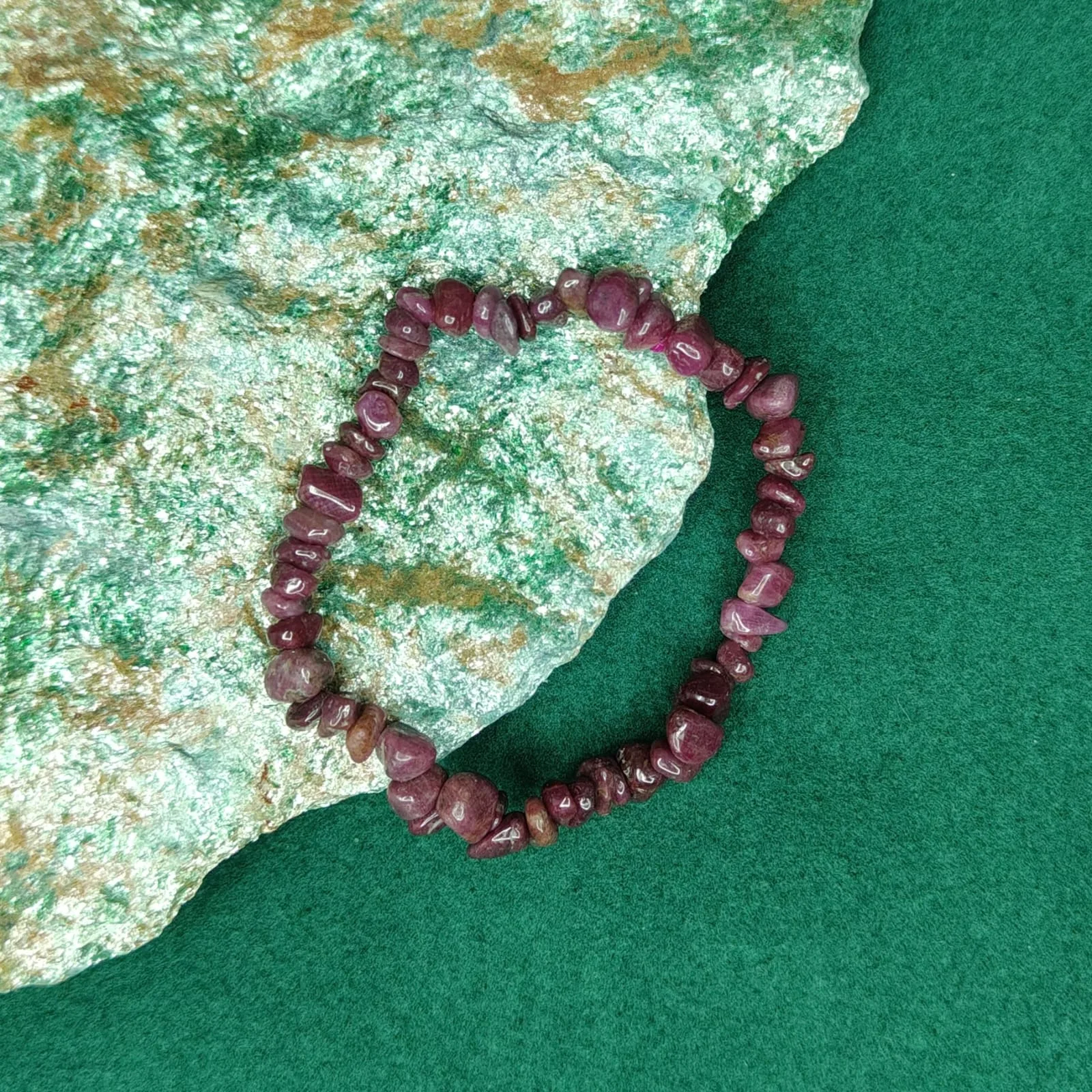 Bransoletka „Rubin” z drobnych kamieni