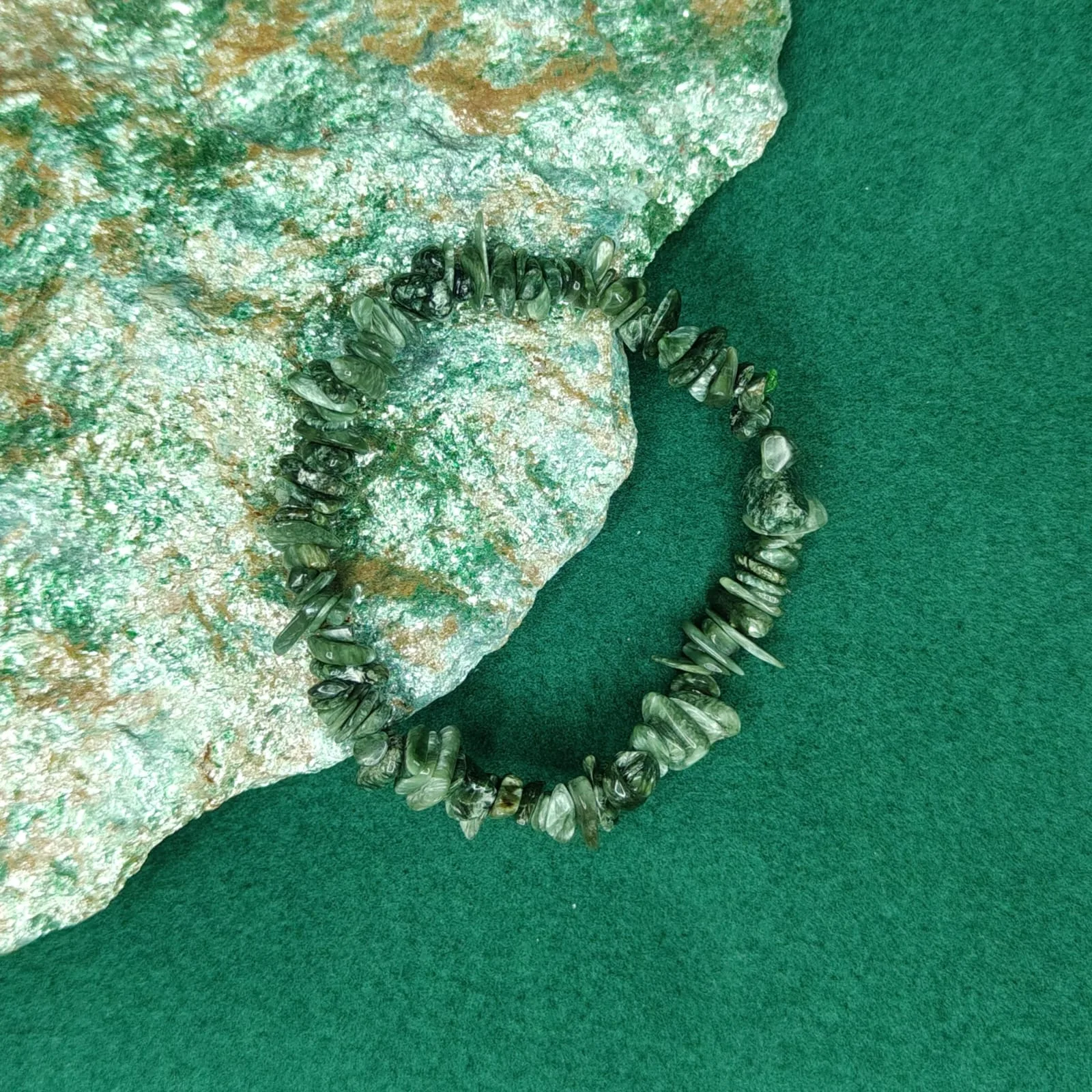 Bransoletka „Serafinit” z drobnych kamieni