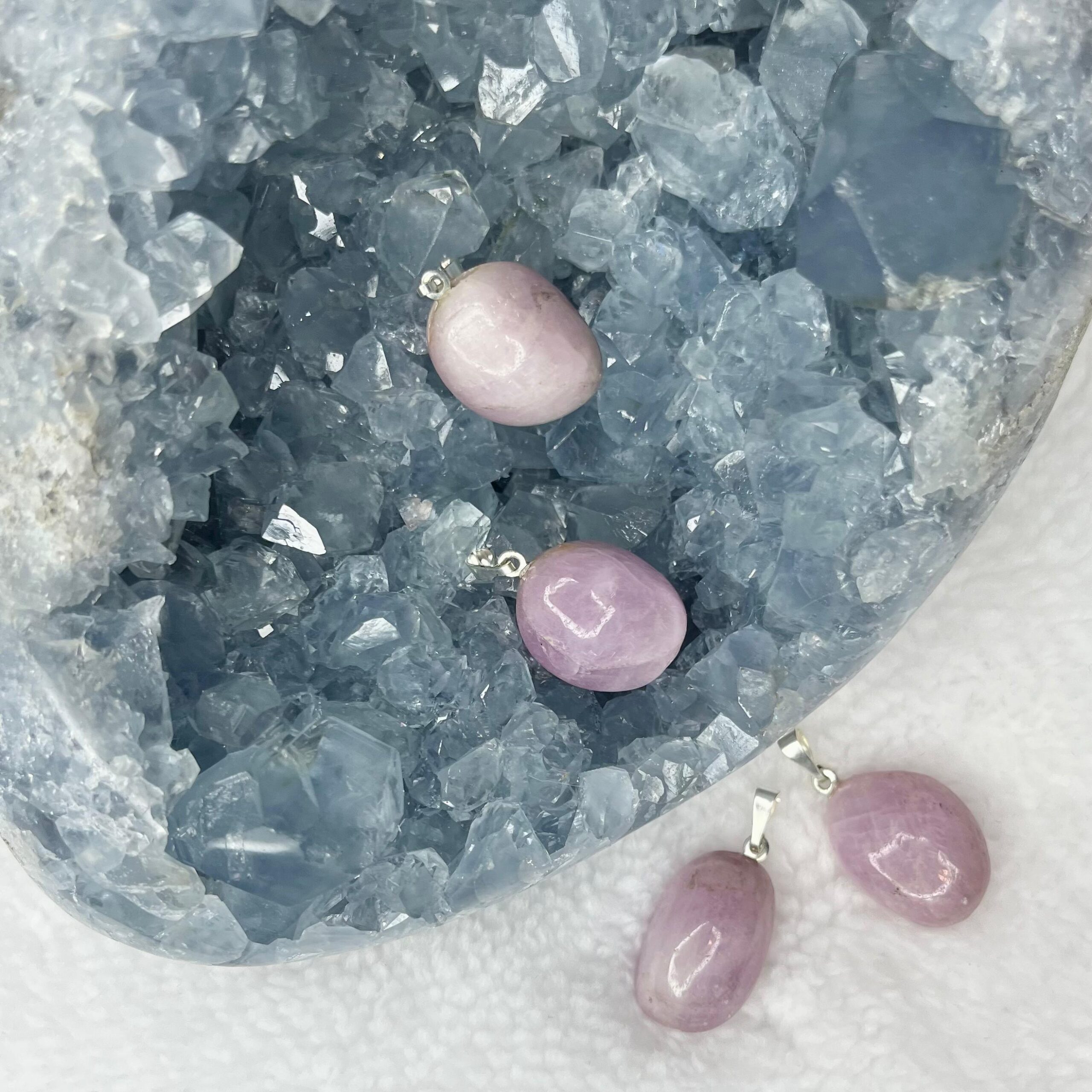 Zawieszka „Kunzyt”