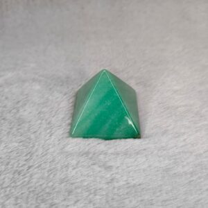 Piramida z minerału - Awenturyn