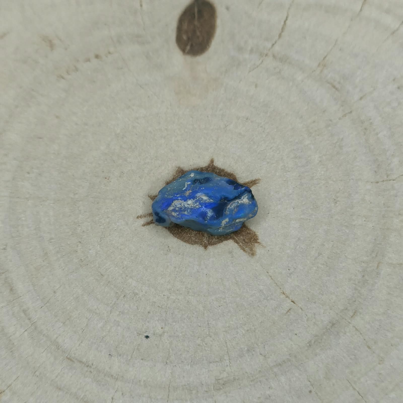 Opal czarny okaz